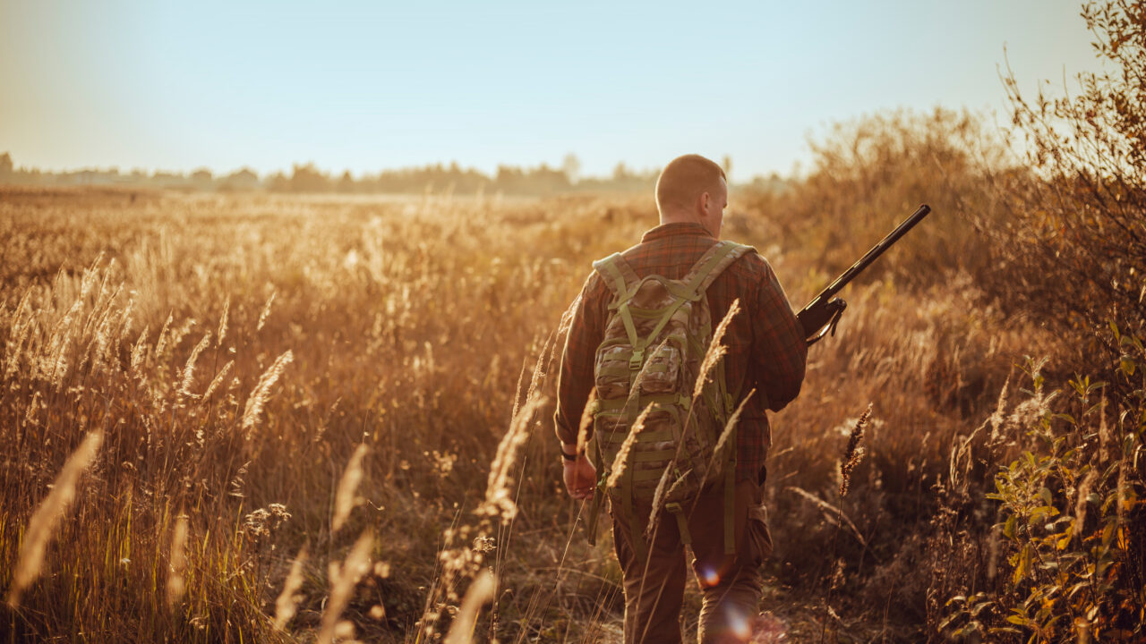 Être armé pour un chasseur, quoi de plus normal ?