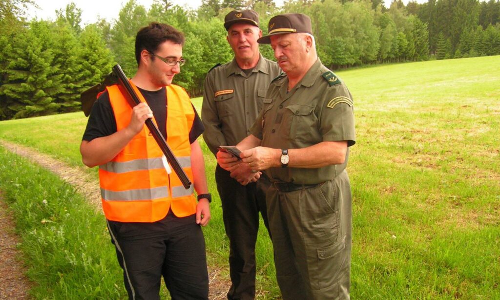Peut-on être à la fois garde-chasse et garde-pêche ?