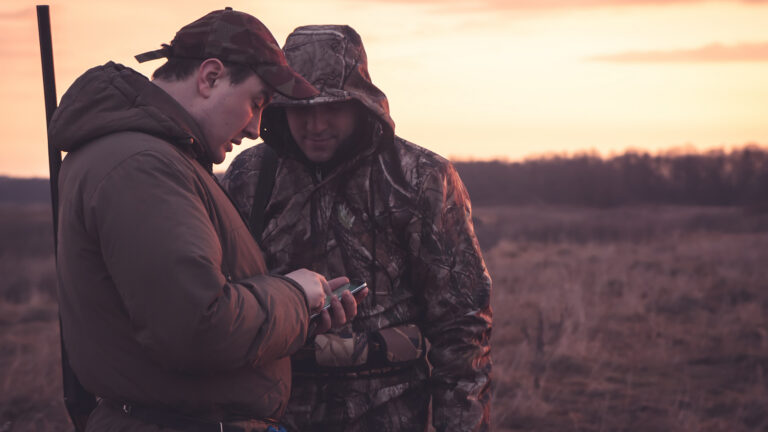 Présenter son permis de chasser sur son téléphone : que dit vraiment la loi ?