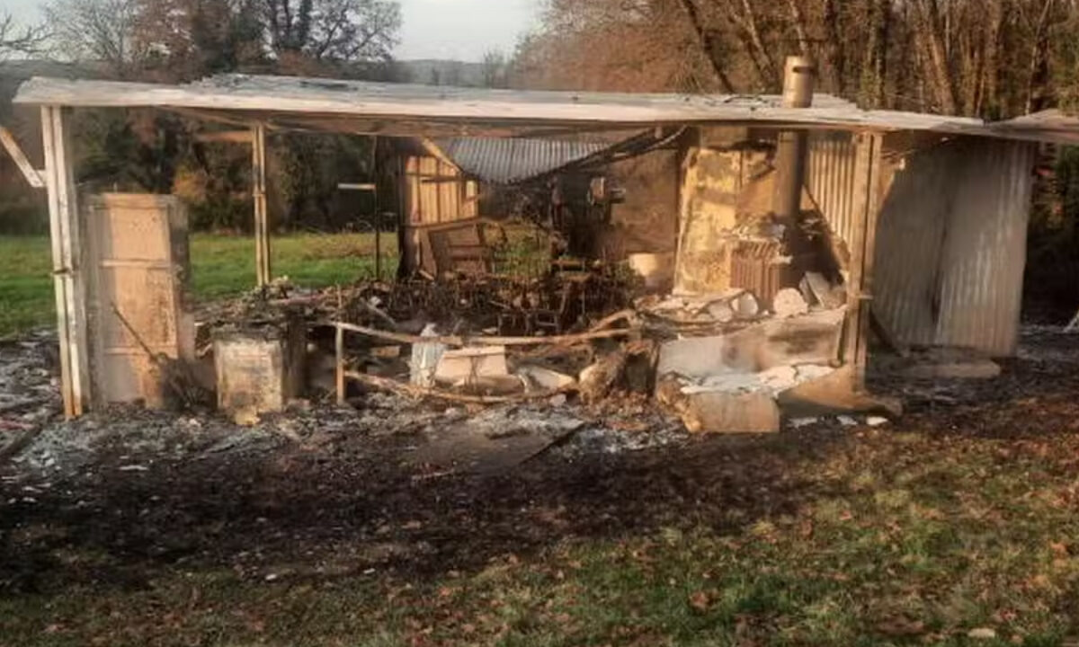 Cabane de chasse incendiée en Dordogne