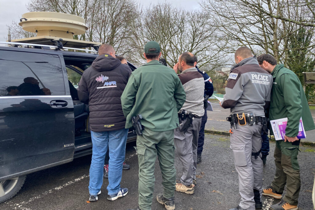 Contrôle des fréquences radio des chasseurs FDC 08