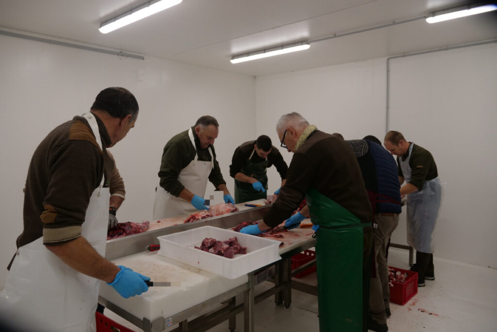 Préparation de portions de sanglier pour les restos du cœur FDC 80