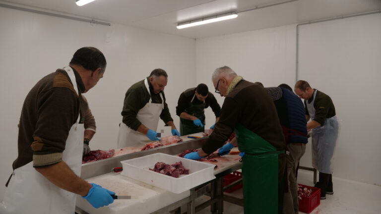 Préparation de portions de sanglier pour les restos du cœur FDC 80