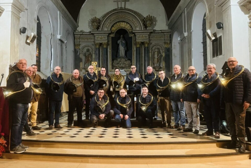 Sonneurs du Rallye Saint-Michel, de Saint-Michel-des-Andaines, et des Amis du Mesnil de Sainte