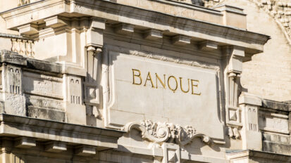 Les banques ont-elles le droit de refuser de travailler avec des armuriers ou des associations de chasse ?