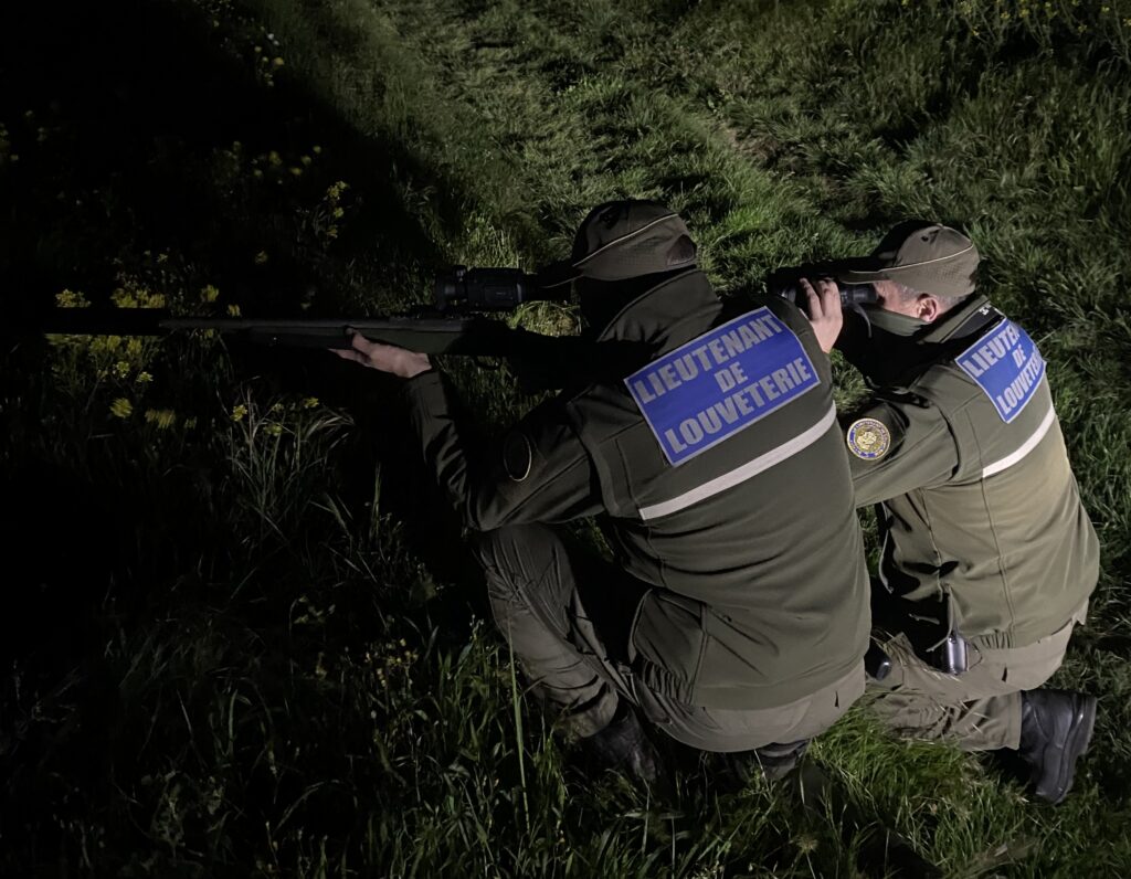 Lieutenants de louveterie en mission de nuit 