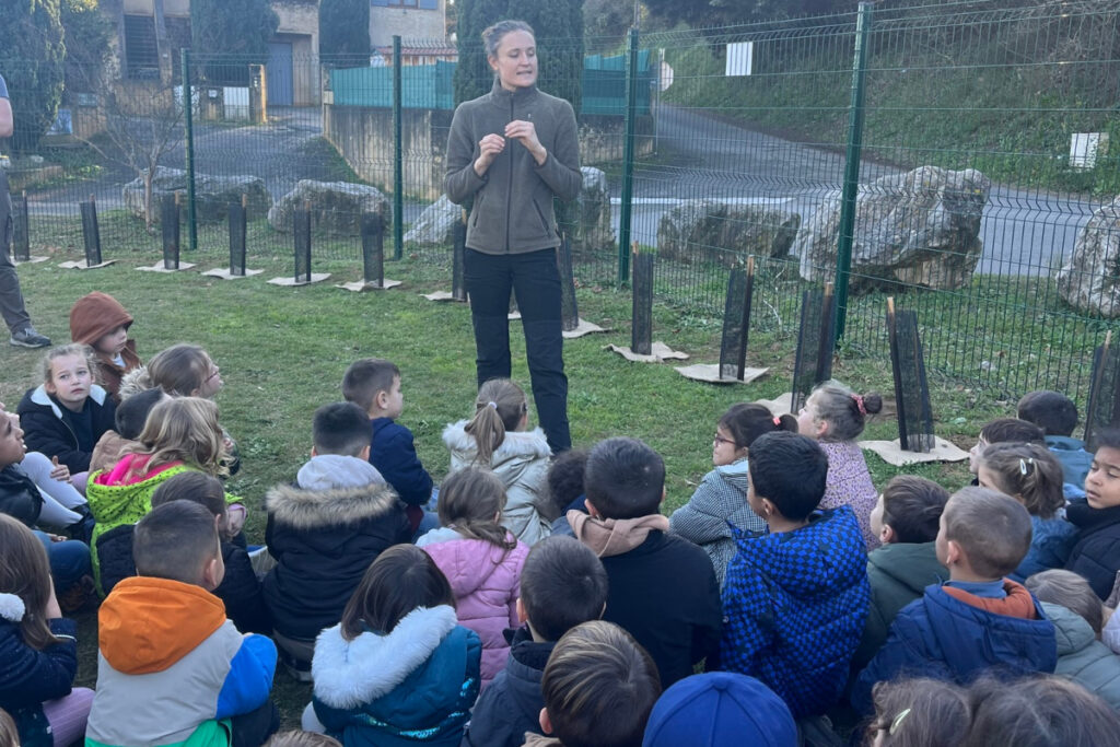 Plantation de haies avec des écoliers FDC 30