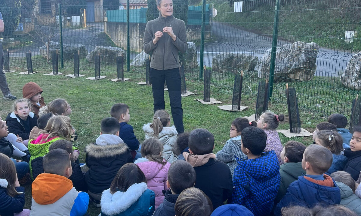 Plantation de haies avec des écoliers FDC 30