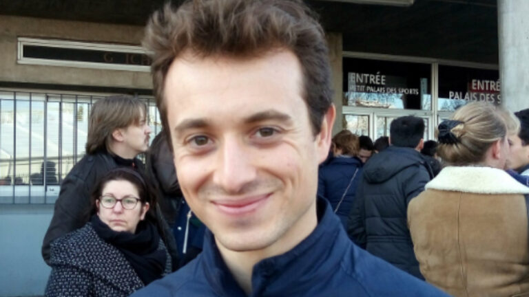 Hugo Clément : Défendre l’écologie, oui mais en classe affaires !