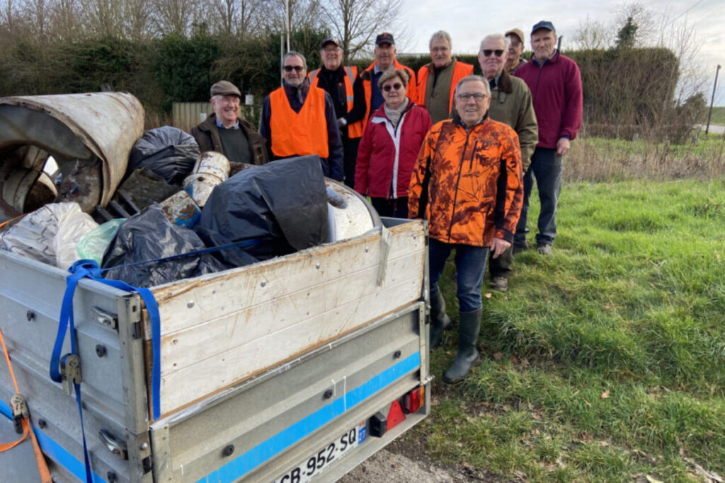 Ramassage de déchets par les chasseurs du Neubourg (Eure)