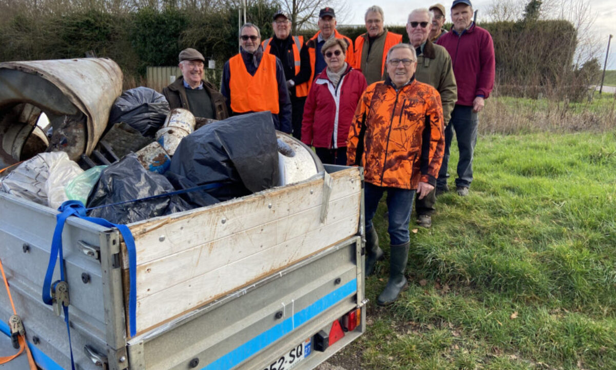 Ramassage de déchets par les chasseurs du Neubourg (Eure)