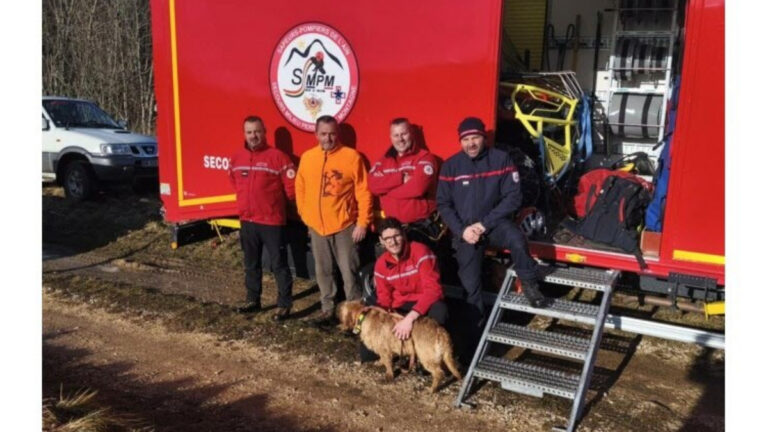 Ain : Turbo, le chien de chasse sauvé au bord du précipice par les pompiers