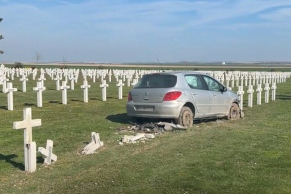 Accident routier cimetière militaire