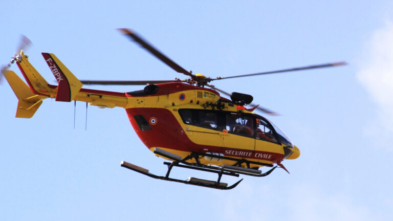 Hélicoptère Dragon 30 Sécurité Civile Gard