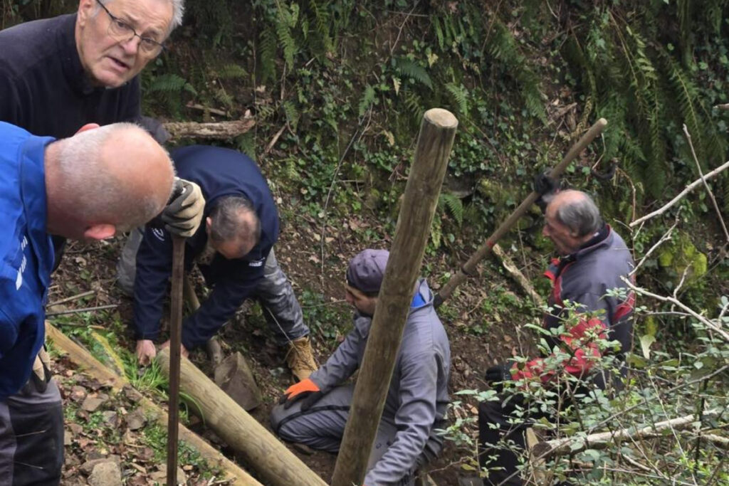 Les chasseurs de Saint Hyppolite 'Aveyron) en action pour restaurer les chemins ruraux