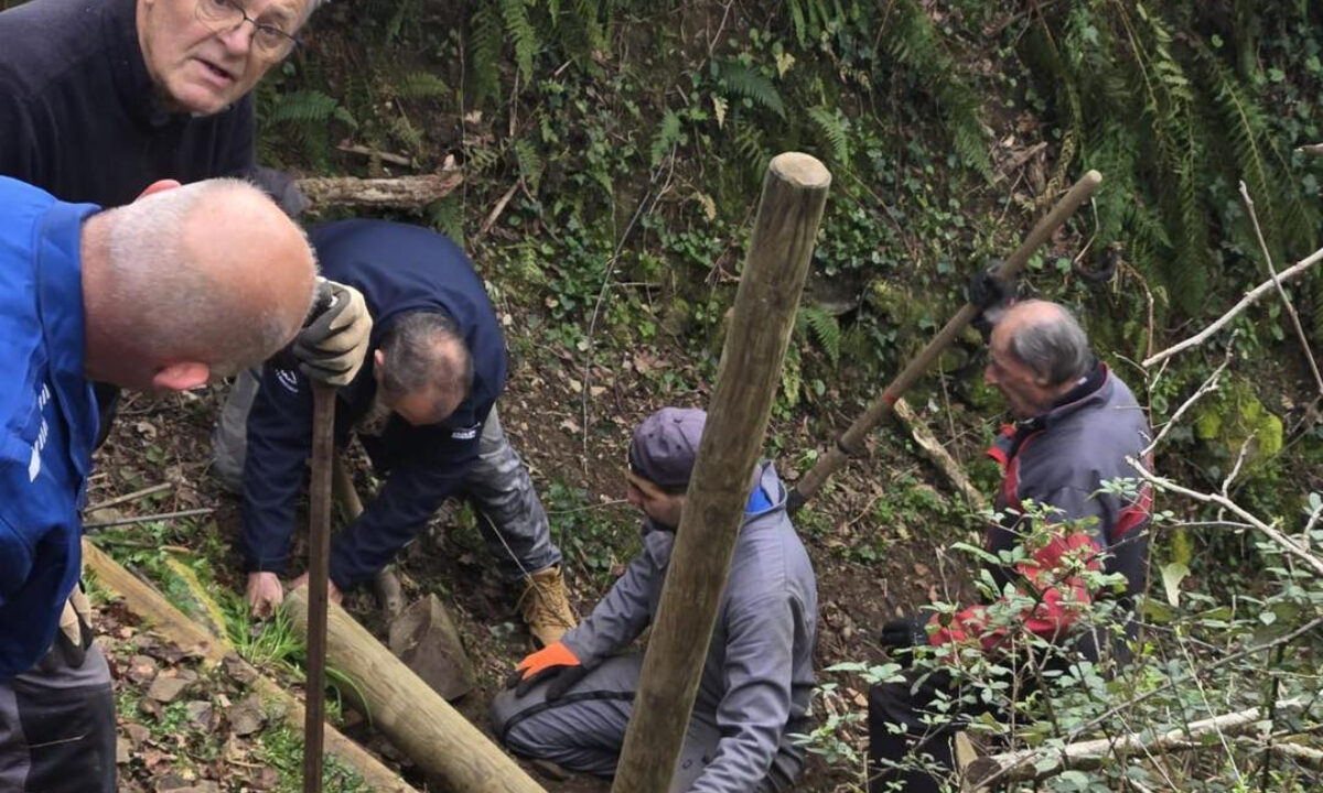 Les chasseurs de Saint Hyppolite 'Aveyron) en action pour restaurer les chemins ruraux