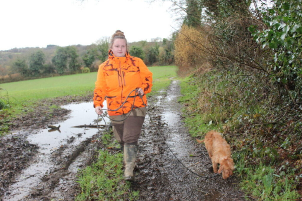 Manon, jeune chasseresse de Bretagne