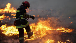 Thibault Varenne : « C’est la démesure totale, les pompiers sont submergés »