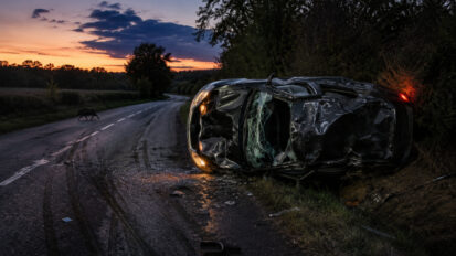 Dordogne : il évite un sanglier, sa voiture part en tonneaux