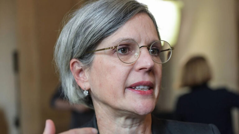 Sandrine Rousseau : un député RN saisit la procureure de Tours