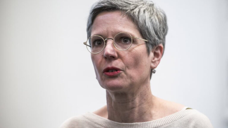 Pétition contre Sandrine Rousseau: pour elle, il s’agit de « totalitarisme rural »!