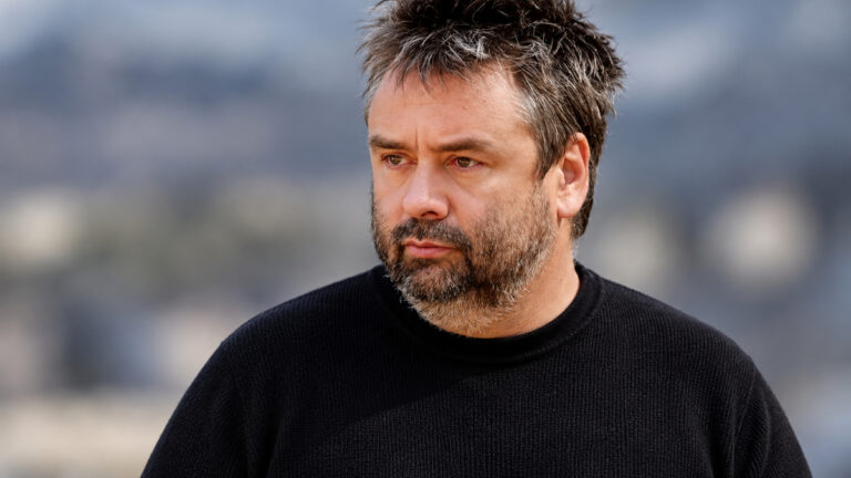 Cerf décapité : les accusations de Luc Besson contre les chasseurs s&rsquo;effondrent